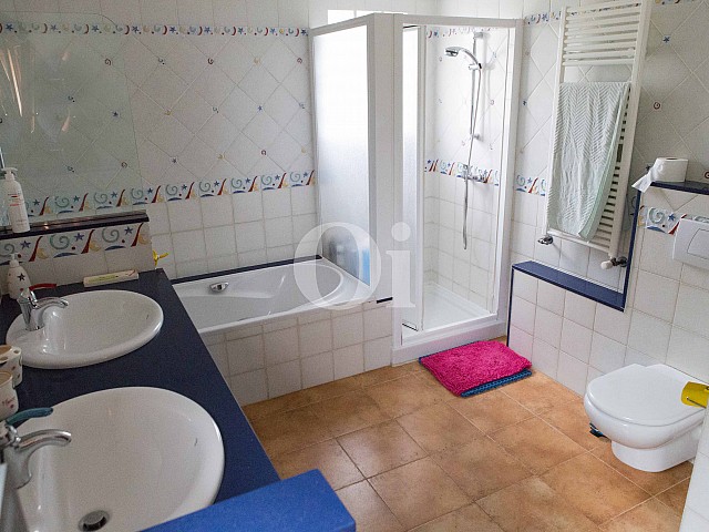Baño con bañera de preciosa casa de campo en venta en Manacor, Mallorca