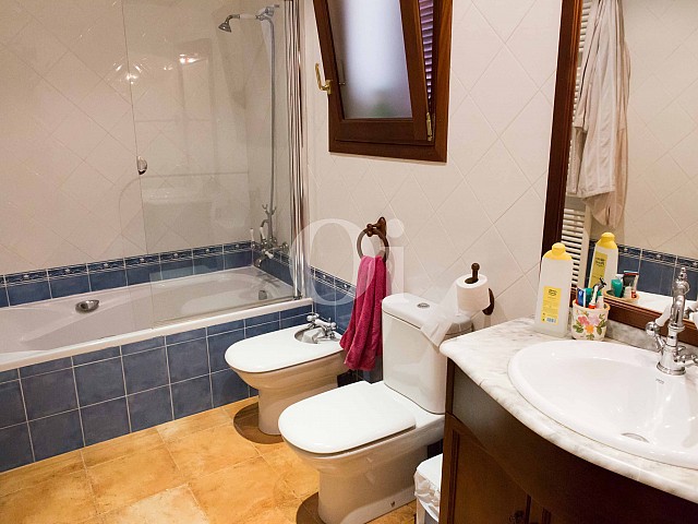 Baño con bañera de preciosa casa de campo en venta en Manacor, Mallorca