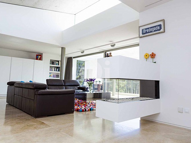 Sala de estars de impresionante casa minimalista en venta en Cala Ratjada, Mallorca