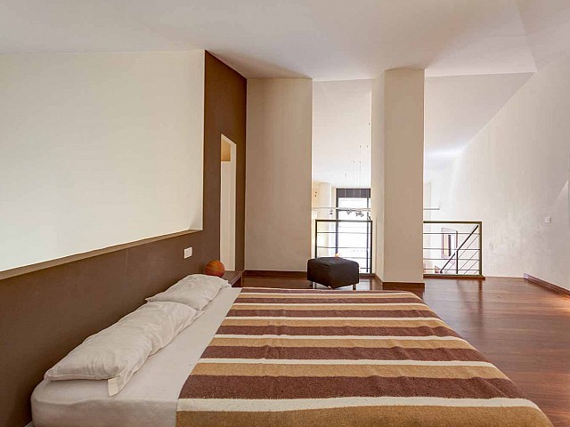 spacious double bedroom in luxurious apartment for sale in Barcelona