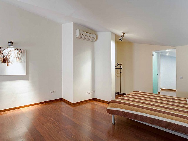 spacious double bedroom in luxurious apartment for sale in Barcelona