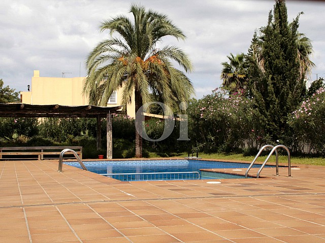 Swimming-Pool eines wunderbaren Reihenhauses zum Verkauf in Ibiza