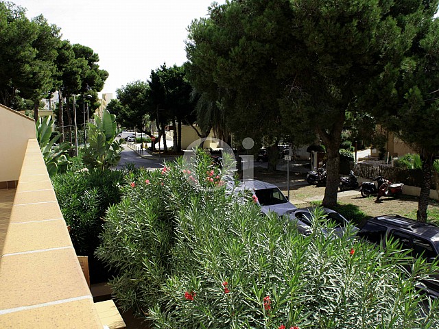 Terrasse eines wunderbaren Reihenhauses zum Verkauf in Ibiza