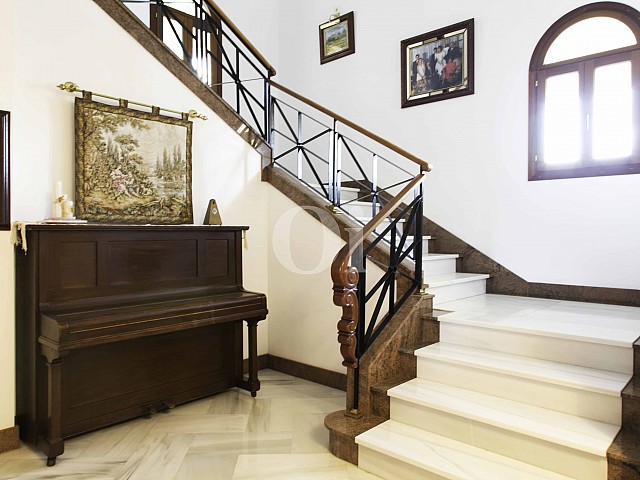 Escaleras de lujosa villa en venta en San Lorenzo, Mallorca