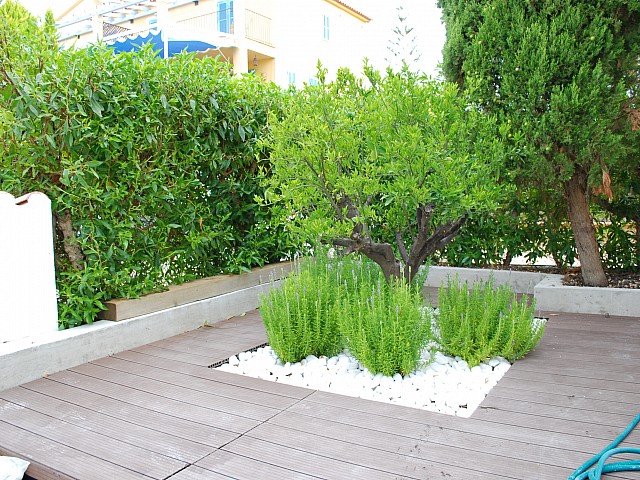 Patio de chalet en venta en zona residencial junto a cala Mendia, Mallorca