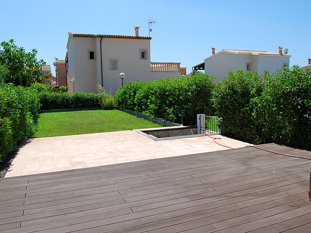Patio de chalet en venta en zona residencial junto a cala Mendia, Mallorca