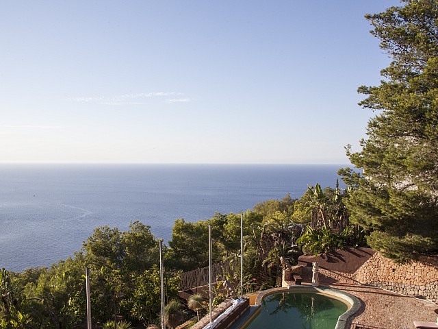 Vistas al mar de villa única de lujo en alquiler en Portixol, Ibiza