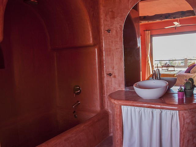 Vistas interiores de preciosa villa en alquiler con vistas panorámicas en San Miguel, Ibiza
