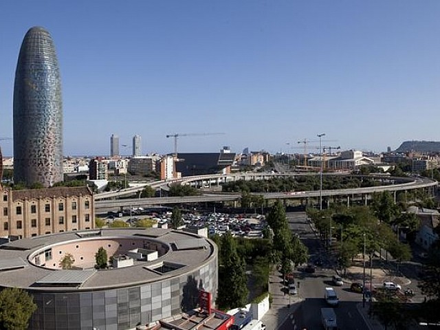 Alrededores de edificio industrial con posibilidad de construir un Hostal o similar en venta en Barcelona