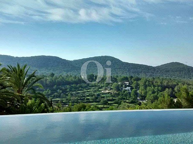 Piscina propia de impresionante villa en venta en Can Furnet, Ibiza