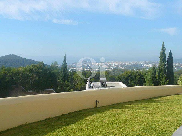 jardín de impresionante villa en venta en Can Furnet, Ibiza