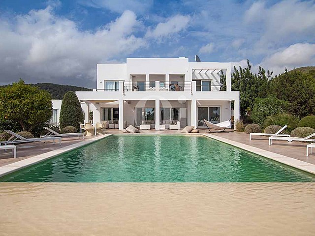 Vistas de villa de lujo en alquiler en Ibiza