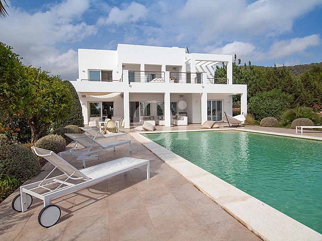 Vistas de villa de lujo en alquiler en Ibiza