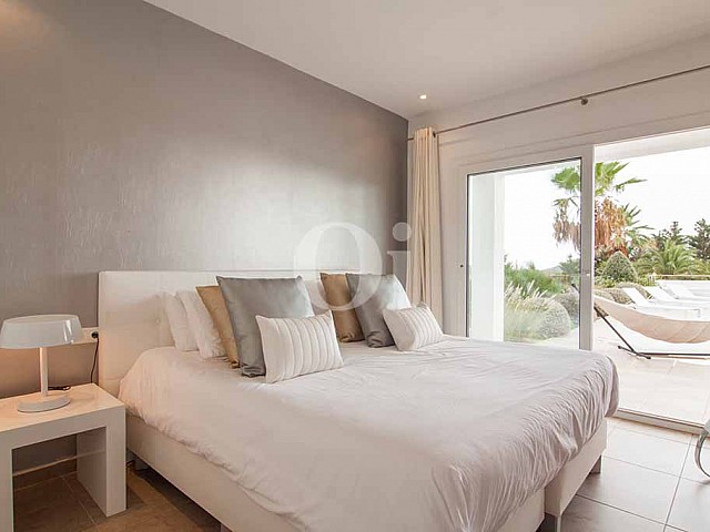 Habitación de matrimonio de villa de lujo en alquiler en Ibiza