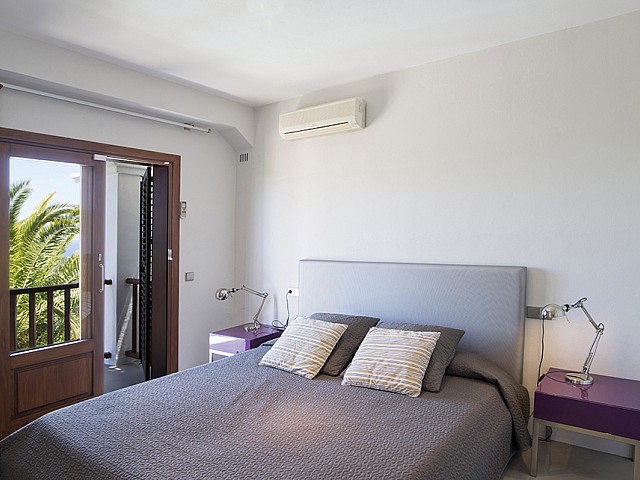 Habitación de matrimonio de preciosa villa en alquiler en San Agustin, Ibiza
