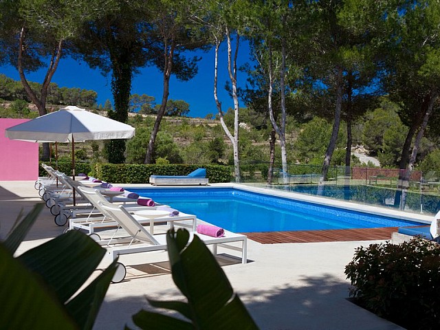 Piscina propia de exclusiva villa con fantasticas vistas en alquiler, Ibiza