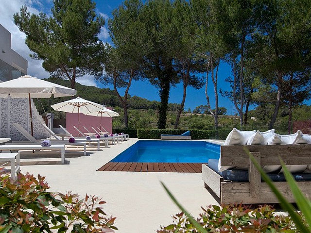 Piscina propia de exclusiva villa con fantasticas vistas en alquiler, Ibiza