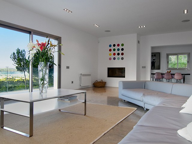 Sala de estar de exclusiva villa con fantasticas vistas en alquiler, Ibiza