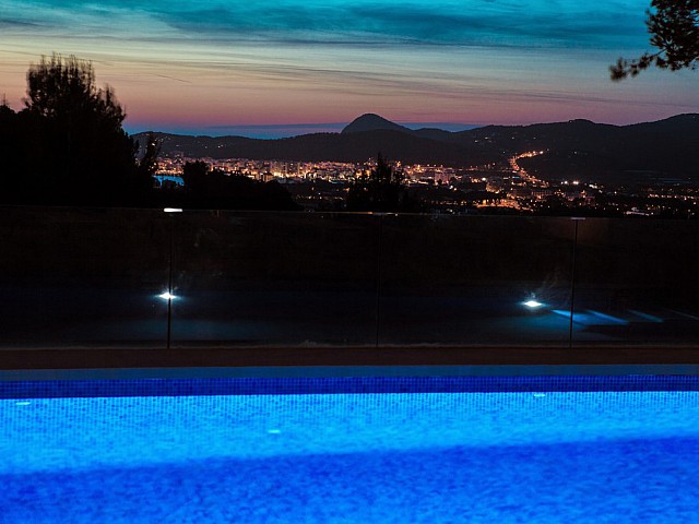 Vistas al mar de exclusiva villa con fantasticas vistas en alquiler, Ibiza