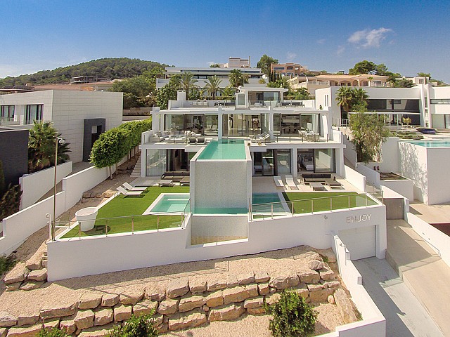 visiata d eespectacular villa d elujo en Ibiza