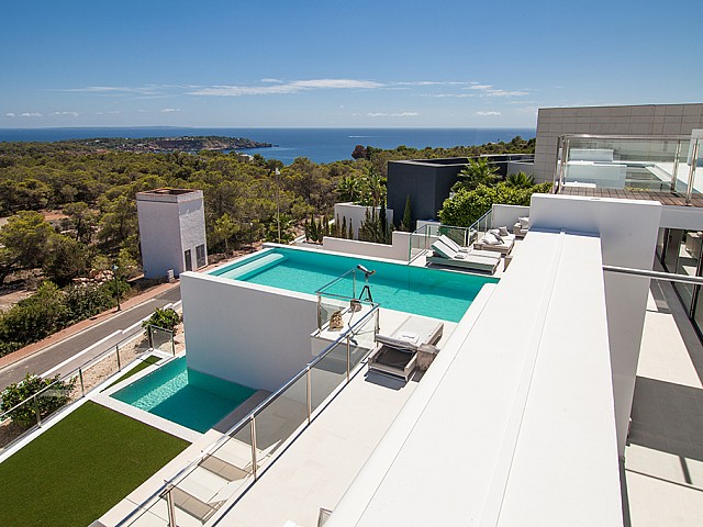 Vistas de una impresionante villa de lujo en alquiler en Es Cubells, Ibiza