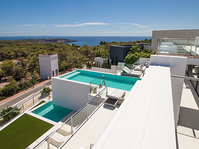 Vistes d'una impressionant vila de luxe en lloguer a Es Cubells, Eivissa