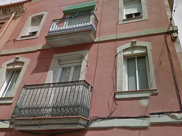 Facade of the building for sale in Barceloneta
