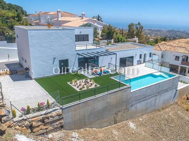 Villa Di Recente Costruzione In Stile Contemporaneo