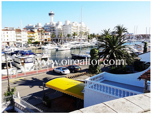 Hermosa casa con amarre de 16x5 y piscina, Port Argonautes