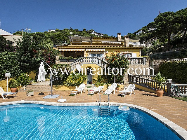 Extraordinary house for sale in prestigious urbanization in Lloret de Mar