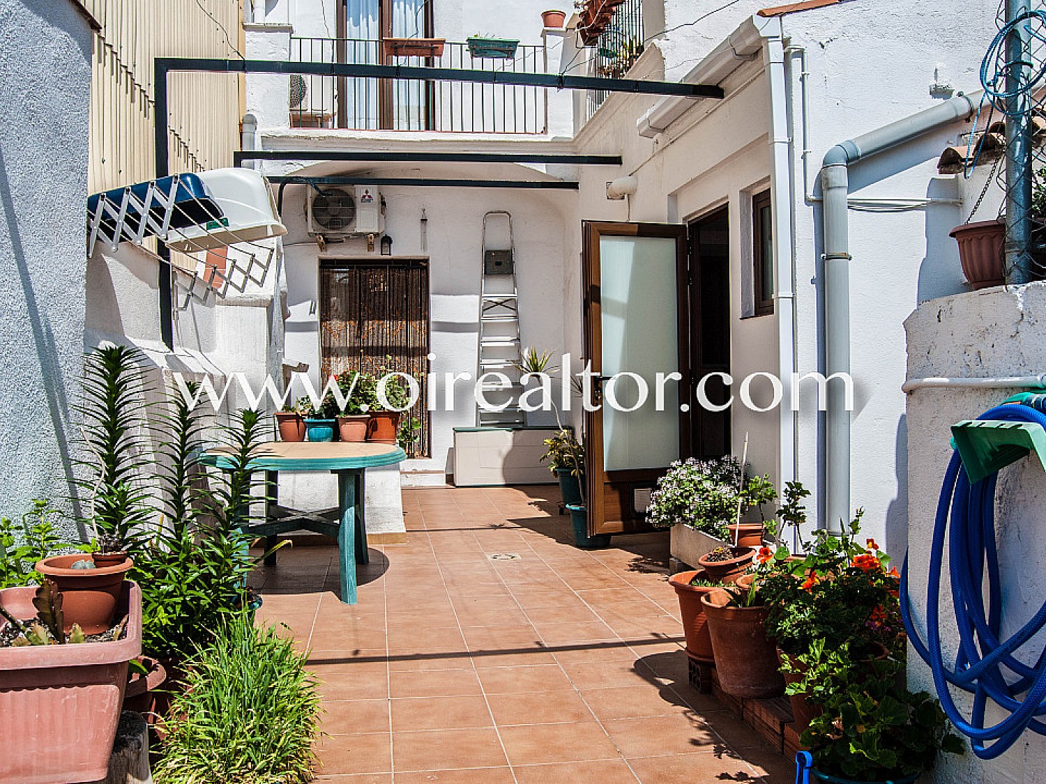 Деревенский дом на продажу всего в трех минутах от пляжа в центре Малграт де Мар