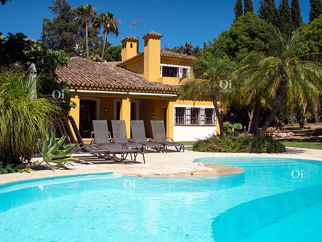 Villa en venta en El Paraíso, Estepona