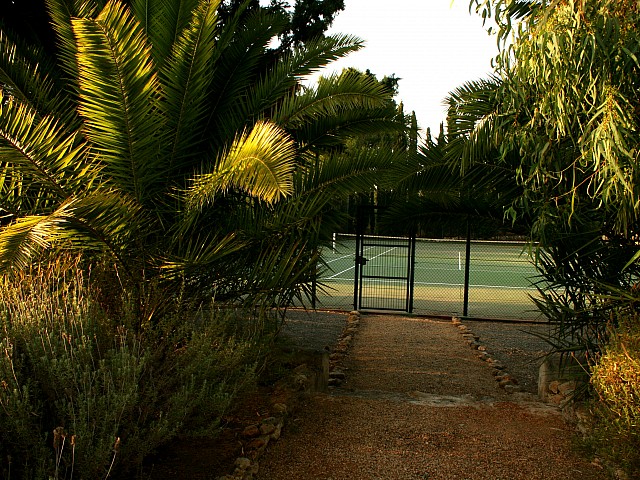 Теннисный корт виллы в аренду на Ибице