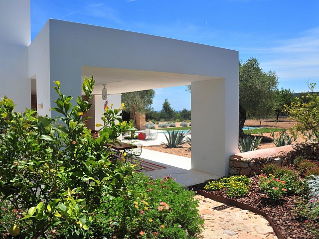Живописный сад виллы в аренду в Сан Рафаэль