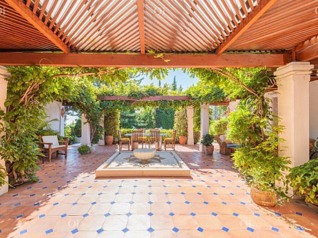 Villa te koop in de urbanisatie La Carolina, Marbella, Málaga