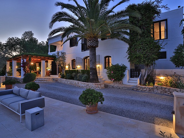 Elegante und gepflegte Luxusvilla in Santa Gertrudis, Ibiza zu vermieten