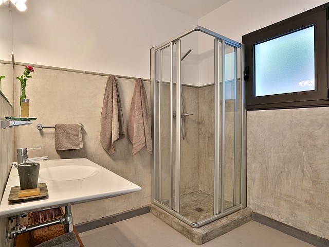 Ванная комната виллы в аренду в Кала Тарида