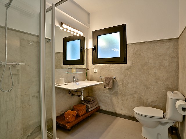 Ванная комната виллы в аренду в Кала Тарида