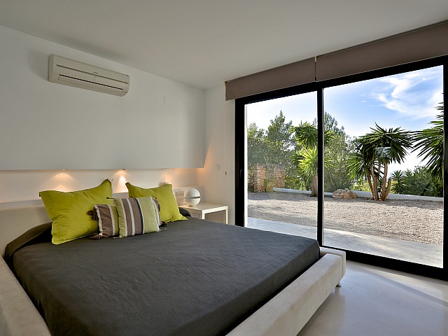 Солнечная спальня виллы в аренду в Кала Тарида