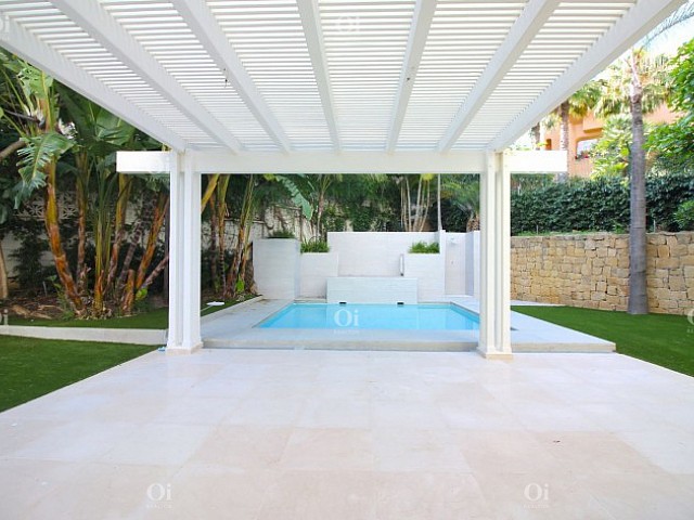 Apartamento en venta en La Milla de Oro, Marbella, Málaga