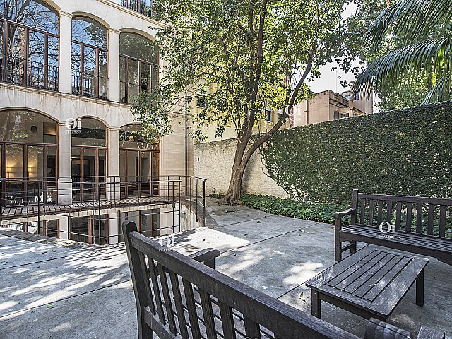 Exclusive architect's house for art lovers for sale in Sant Gervasi, Barcelona.