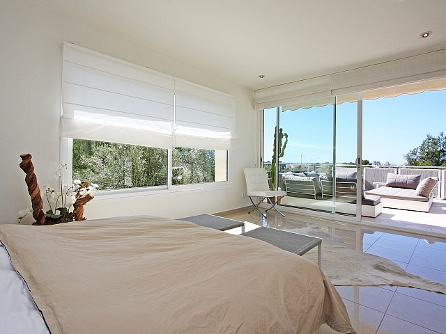 Спальня с видом на море дома в аренду в Марина Ботафок