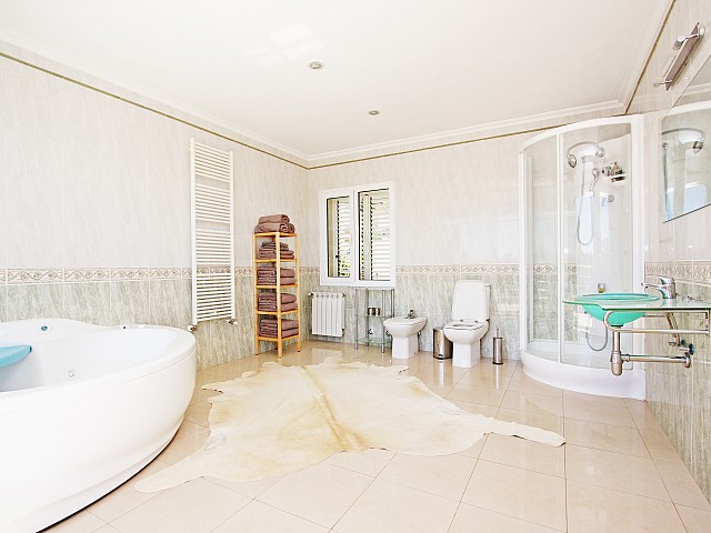 Ванная комната дома в аренду в Марина Ботафок