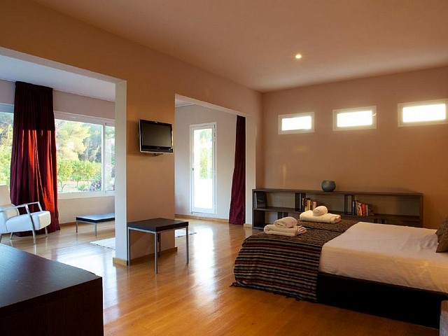 Шикарная спальня виллы в аренду в Санта Жертрудис 
