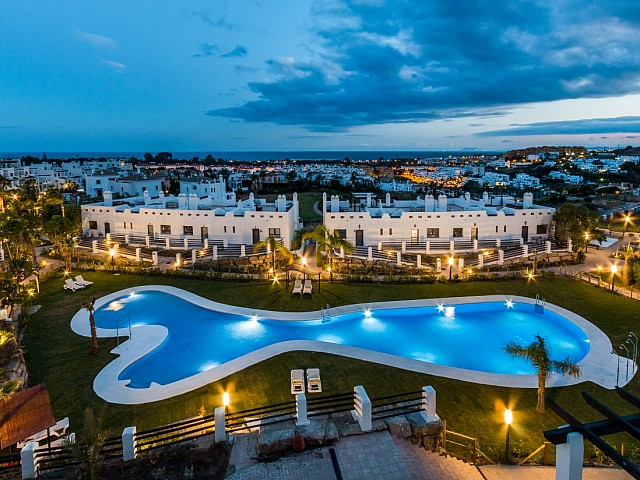 Áticos y Apartamentos de Obra Nueva en Venta en Estepona,