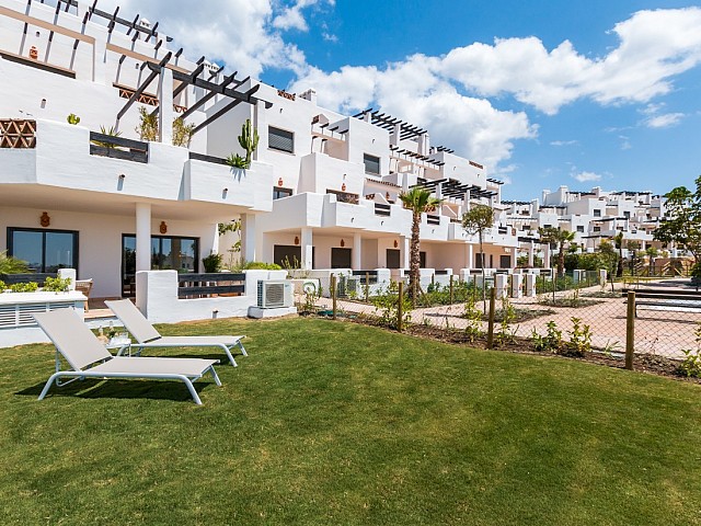 Áticos y Apartamentos de Obra Nueva en Venta en Estepona,v