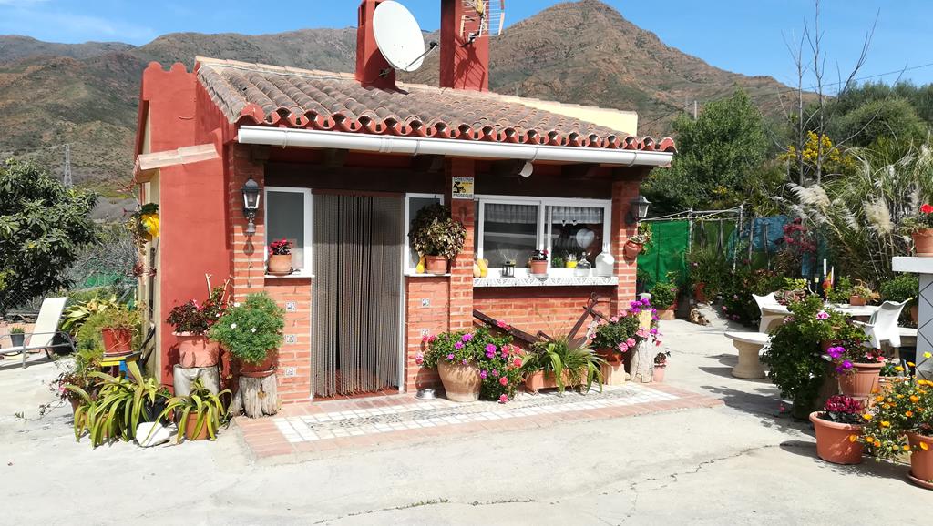 Загородный дом на продажу в Эстепона, Малага