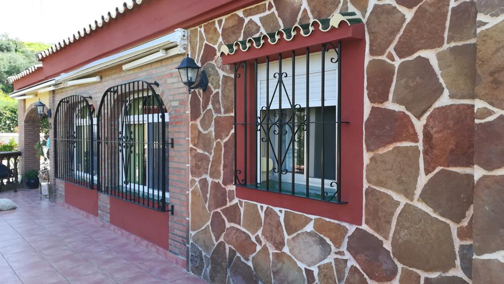 Загородный дом на продажу в Эстепона, Малага
