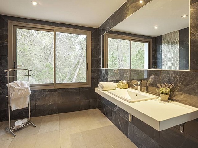 Ванная комната виллы в аренду в Санта Жертрудис