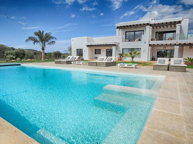 Lovely renovated villa with 5 bedrooms for rent in Santa Gertrudis, Ibiza